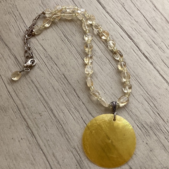 Sterling necklace with shell pendant - Picture 7 of 7